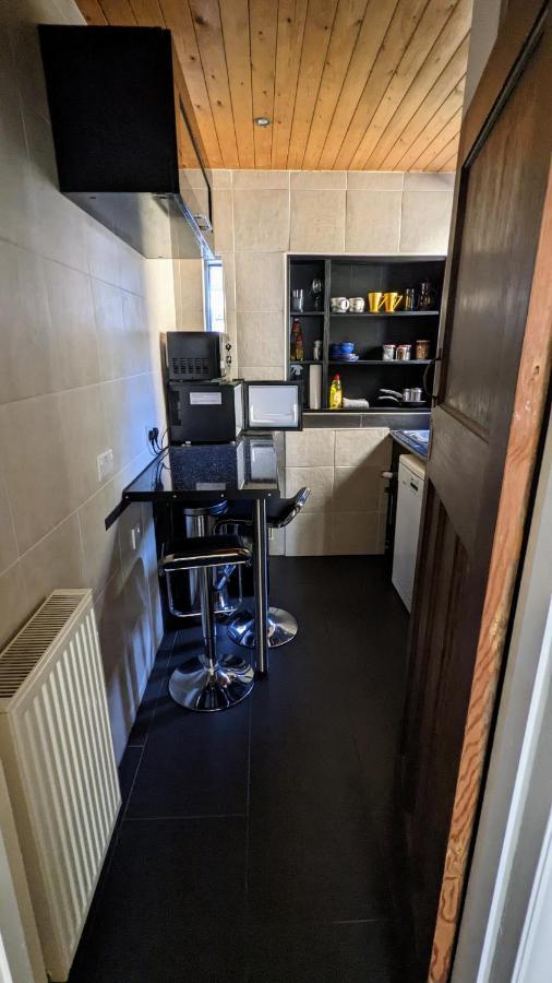 Quiet Comfortable Patcham Studio Free Parking Hallway Shared With Host Apartment Brighton Exterior foto