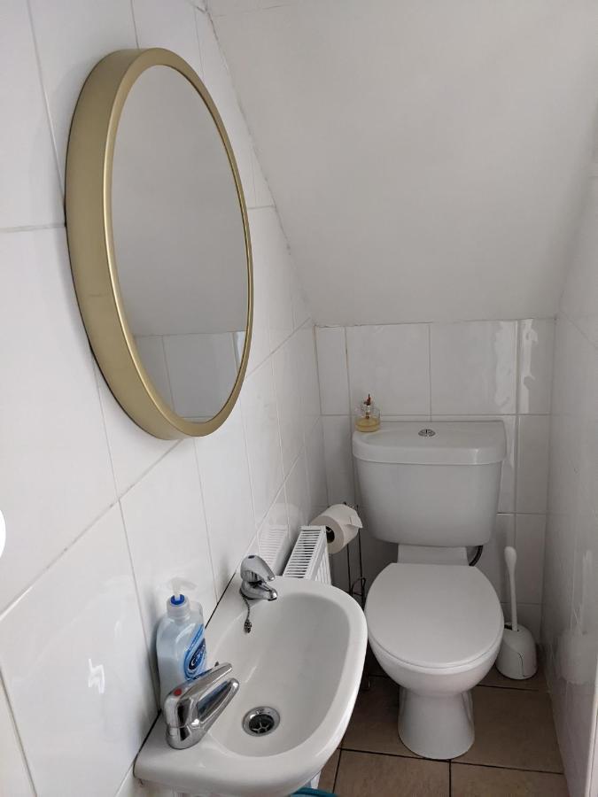 Quiet Comfortable Patcham Studio Free Parking Hallway Shared With Host Apartment Brighton Exterior foto