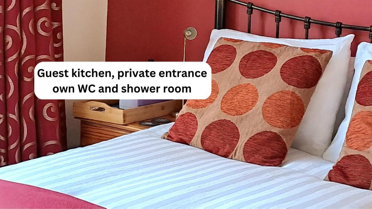 Quiet Comfortable Patcham Studio Free Parking Hallway Shared With Host Apartment Brighton Exterior foto