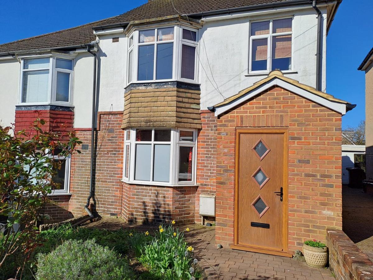 Quiet Comfortable Patcham Studio Free Parking Hallway Shared With Host Apartment Brighton Exterior foto