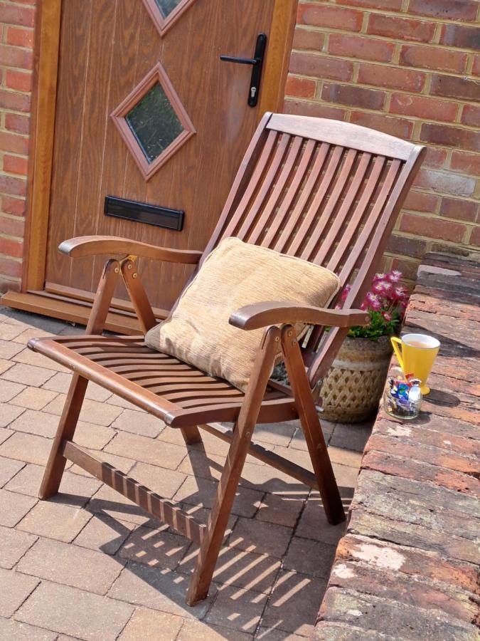 Quiet Comfortable Patcham Studio Free Parking Hallway Shared With Host Apartment Brighton Exterior foto