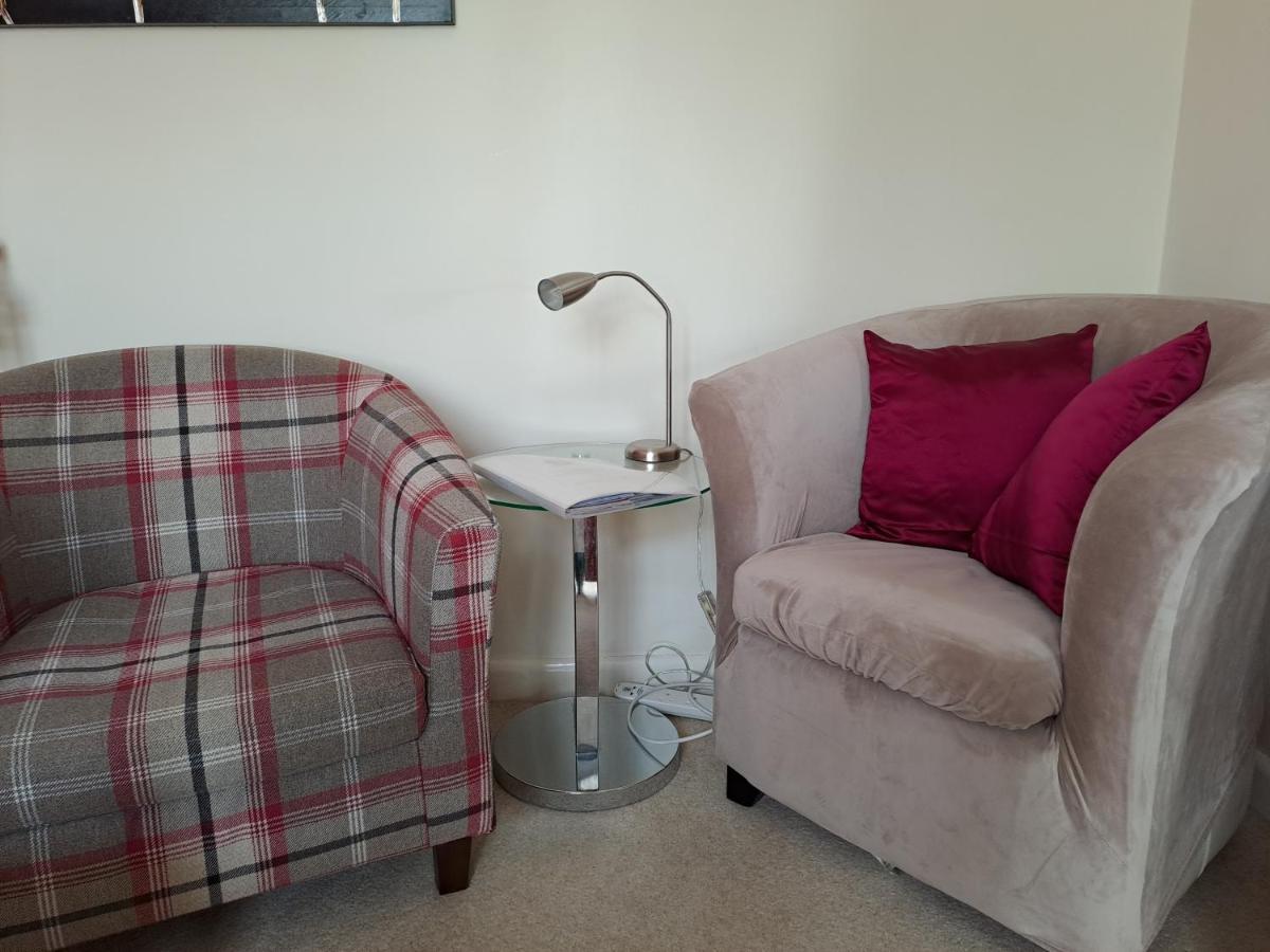 Quiet Comfortable Patcham Studio Free Parking Hallway Shared With Host Apartment Brighton Exterior foto