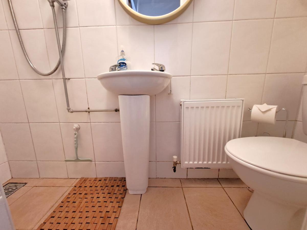 Quiet Comfortable Patcham Studio Free Parking Hallway Shared With Host Apartment Brighton Exterior foto