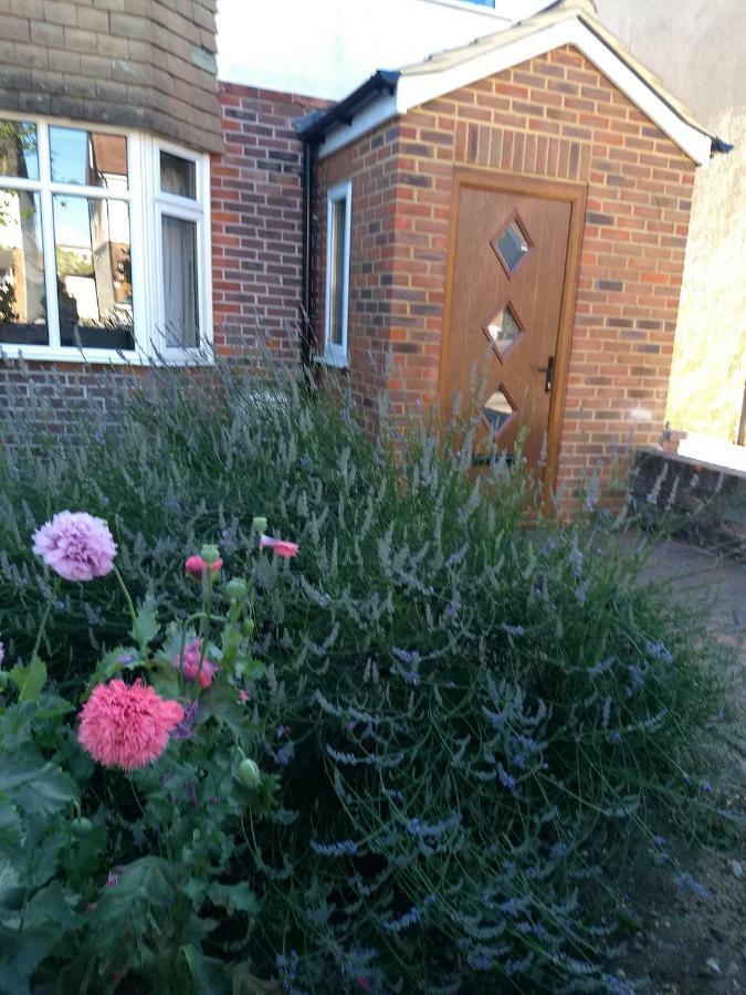 Quiet Comfortable Patcham Studio Free Parking Hallway Shared With Host Apartment Brighton Exterior foto