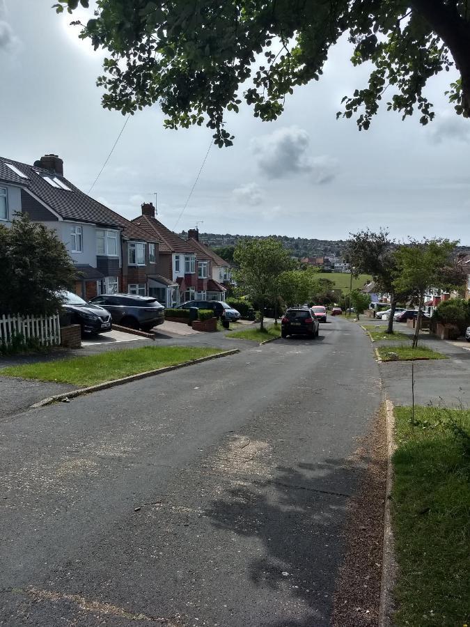 Quiet Comfortable Patcham Studio Free Parking Hallway Shared With Host Apartment Brighton Exterior foto
