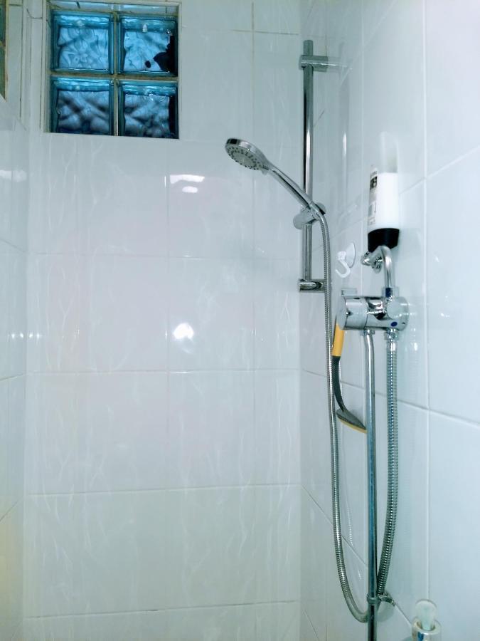 Quiet Comfortable Patcham Studio Free Parking Hallway Shared With Host Apartment Brighton Exterior foto